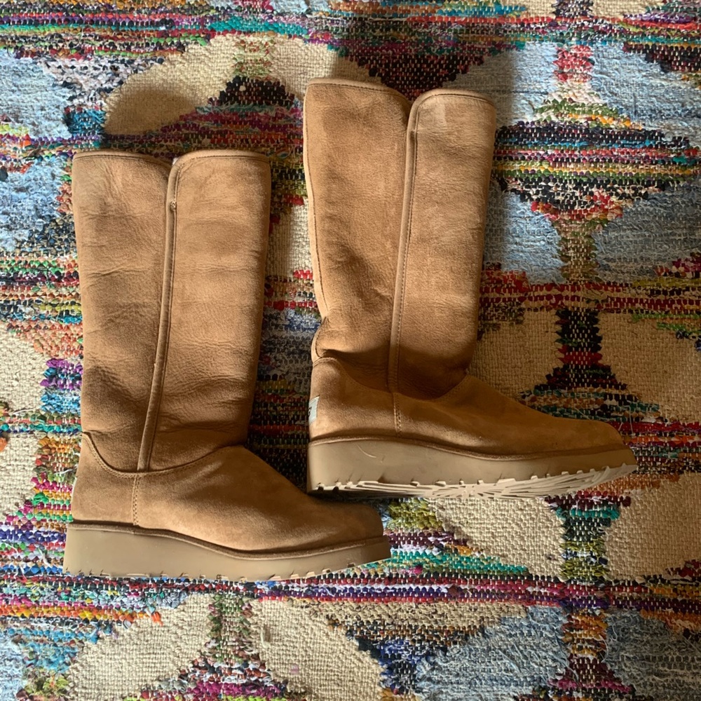 UGG BOOTS UNWORN